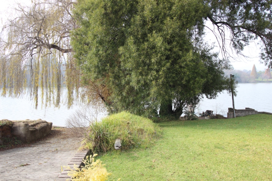 4 Bedroom Property for Sale in Lake Deneysville Free State